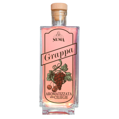 Grappa alle ciliegie della Distilleria Numa: autentica prelibatezza italiana.