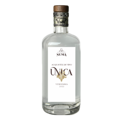 Scopri l'unicità dell'Acquavite UNICA della Distilleria NUMA: distillato pregiato di vini rossi, elegante e fine, con note floreali e vinosi aromi.